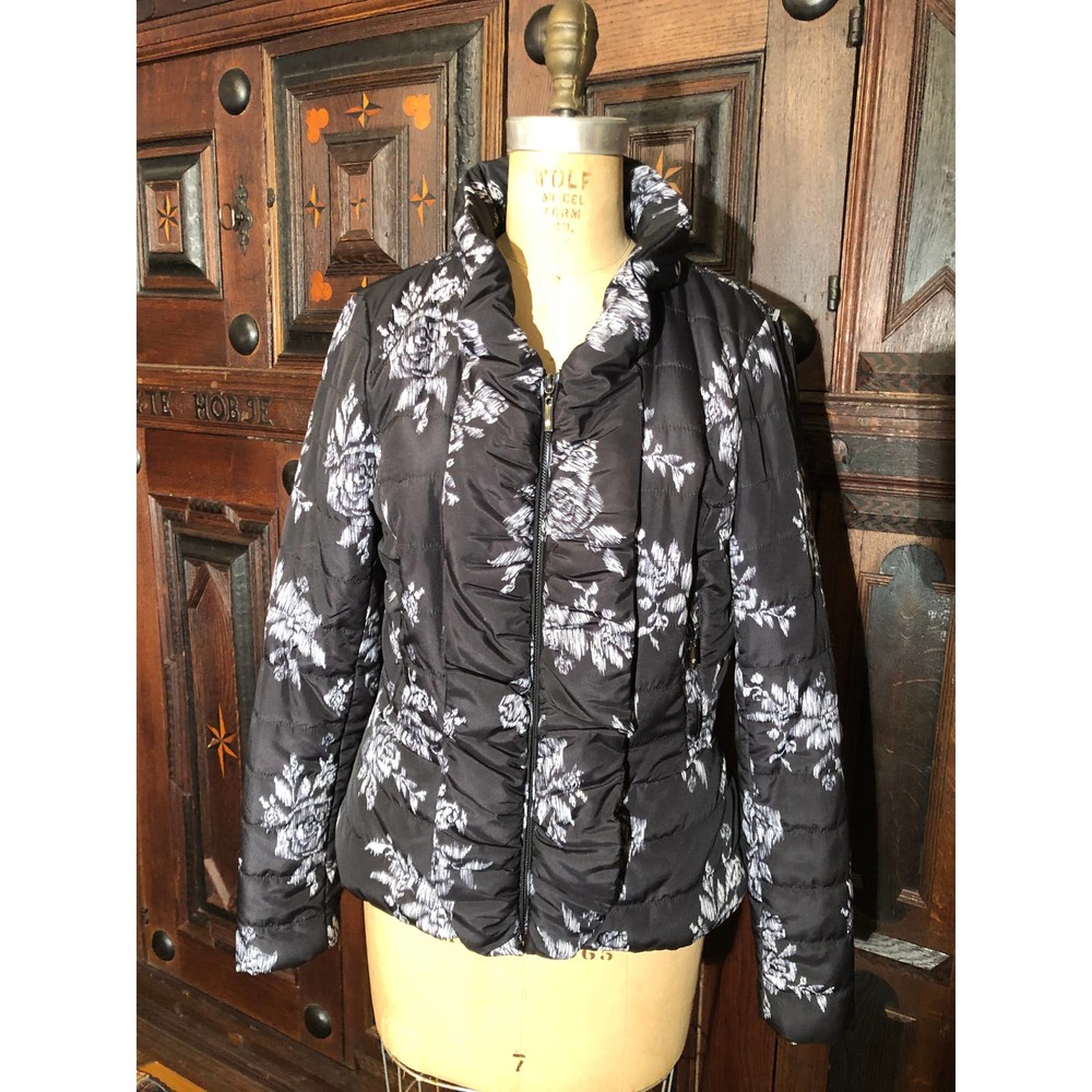 WHITE/BLACK Black and White Puffer Jacket.  New Condition.  Size Small